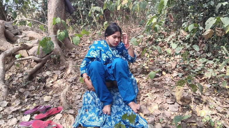 Sona bhabhi: Video di sesso nel villaggio indiano, stampa di grandi tette...