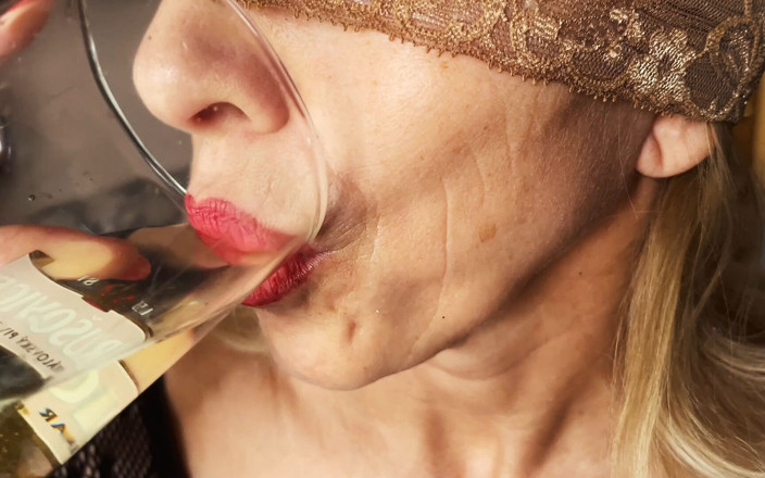sex21century: Історія 9. Французька сучка подає член, напіймує його сечу. Облизування дупи і смоктання члена