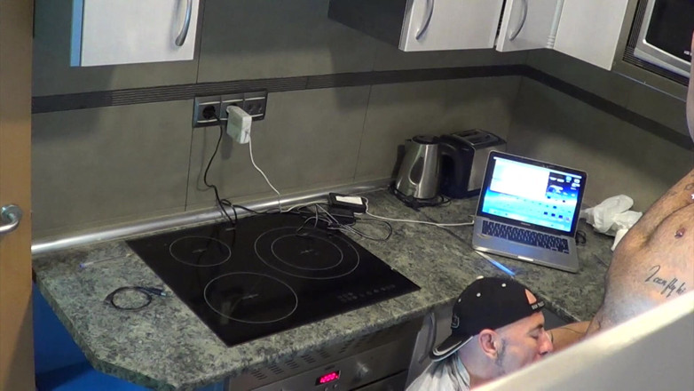 Gaybareback: HWebcam older guy fucked bareback in the kitchen