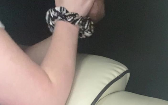 Sluttybritt: Sluttybritt mengendalikan batang hitam besar ayah