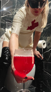 Peeing in the Toilett