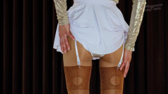 Shiny teens: 908 загорелая в чулках и белых атласных трусиках в ретро видео