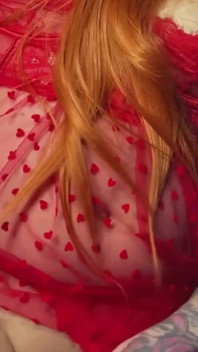 Fata roșcată transsexuală are cea mai bună ejaculare