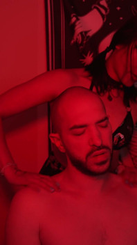Aura Reader müşterisini baştan çıkarıyor