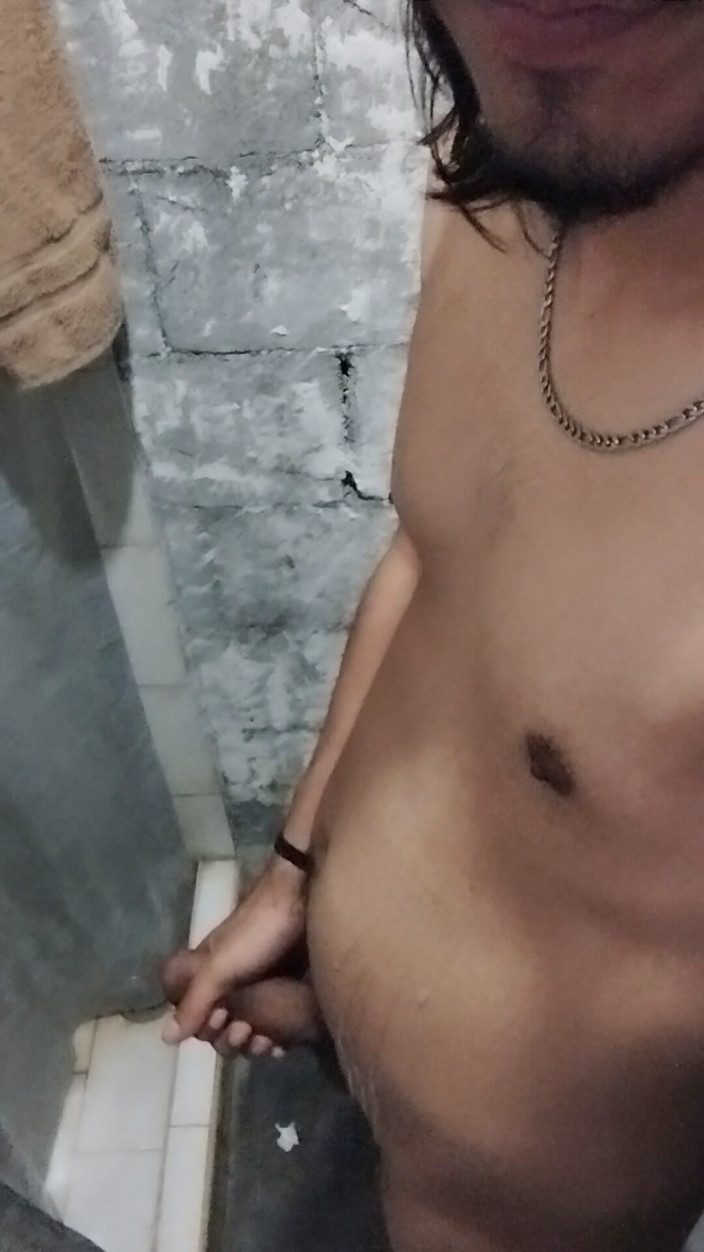 AlexAlejandro13: Je bave sur mon ventre à être nue