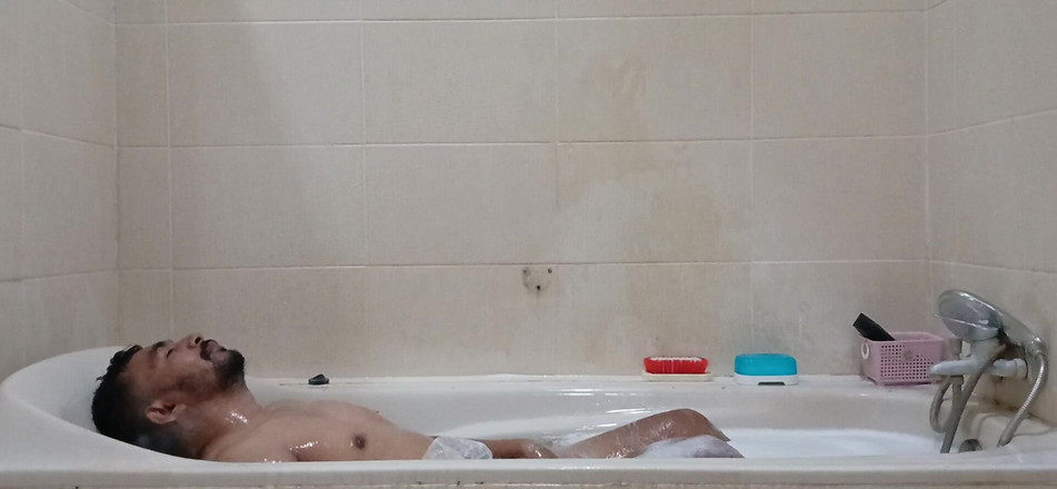 Armon Leo: 洗澡并感觉饥渴。