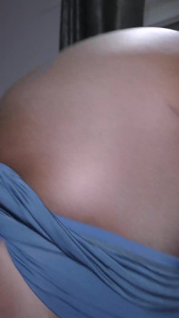 Wundervoller schwarzer teenager nimmt einen großen schwanz und einen tiefen creampie-amateur