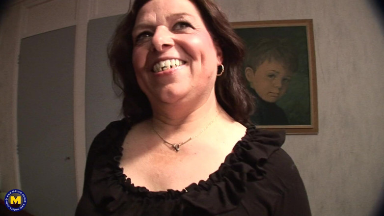 Mature NL: Granny Playing with Her Old Snatch