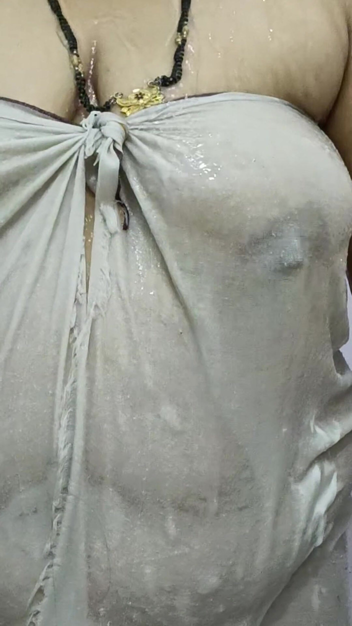 Catchybusty: Bhabhiji ncr desi ingin creampie di wajahnya