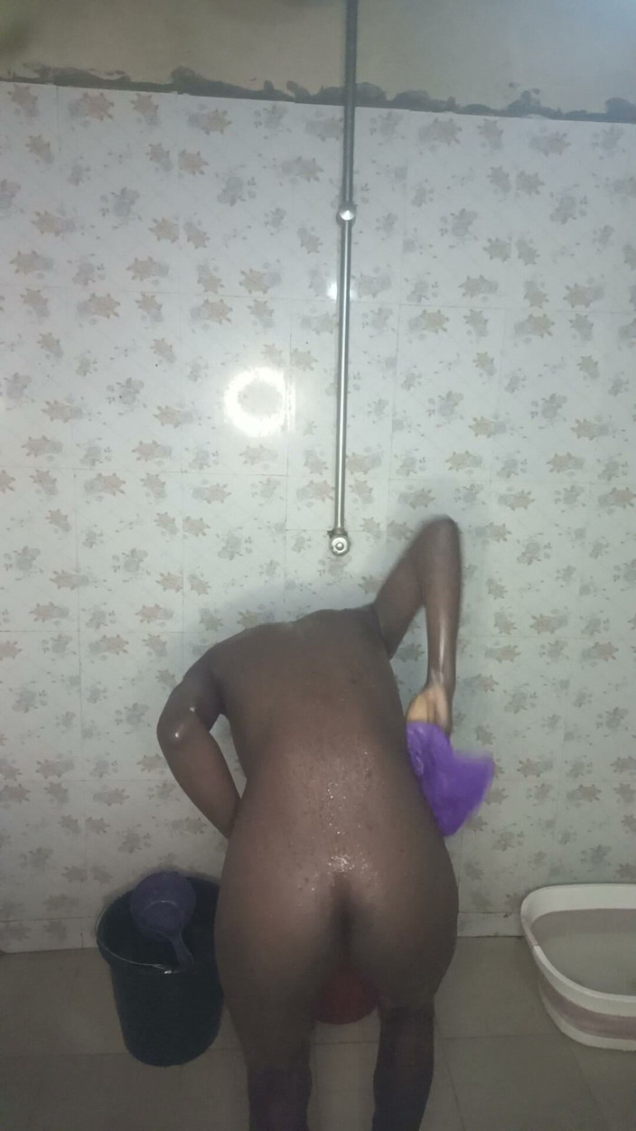 Dwuxxx: Bath Time with Dwuxxx