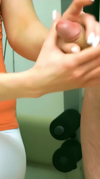 Labă cu putere la sala de sport a lui Penny