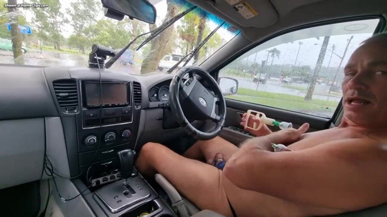yogiyumyum: Naked in the Car