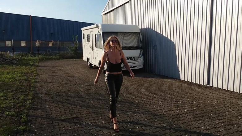 martinawest: Mature en leggings noirs moulants