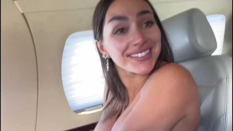 Teddy Tarantino: Sisi Rose dikongkek pada jet peribadi oleh Teddy Tarantino