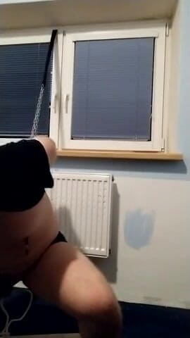 Slaveboy28: Prosící otrok byl potrestán za pokus dostat se z cudnosti