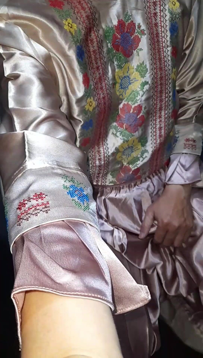 Naomisinka: Travesti saten seti giyiyor mastürbasyon