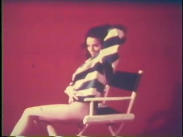 Vintage Usa: Owłosiona brunetka MILF pozuje przed kamerą podczas castingu