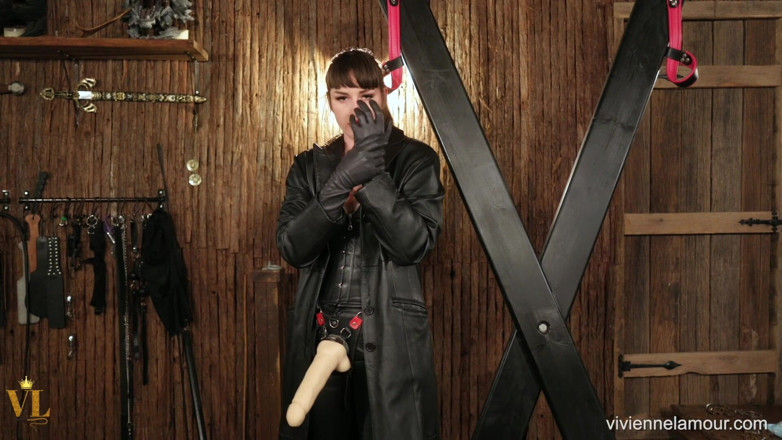 Vivienne l'Amour: Vivienne L'amour - Leather Goddess Strapon Jerkoff (1080p Full HD)