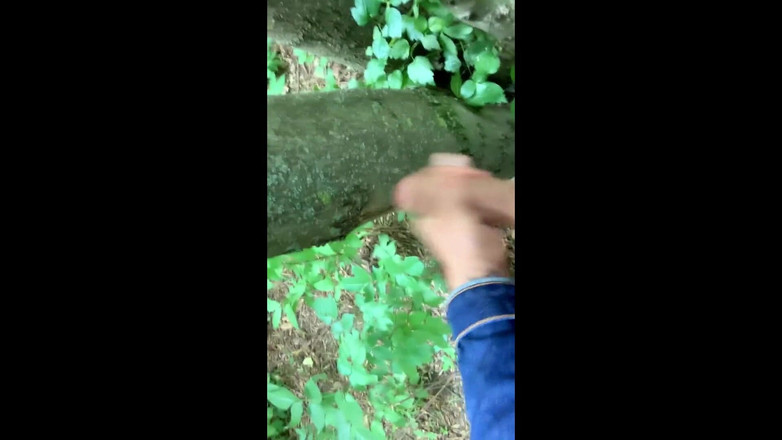 Idmir Sugary: Melancap solo dalam seluar jeans jacket biru di luar rumah