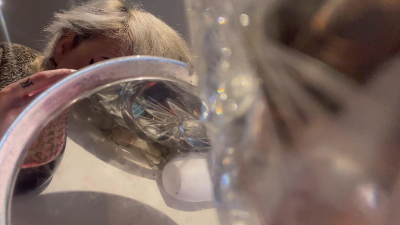 Glitterqueen1999: ชายตัวเล็ก Giantess ดูฉันเตรียมพร้อมสําหรับการแต่งหน้าและแต่งตัวในที่ทํางาน