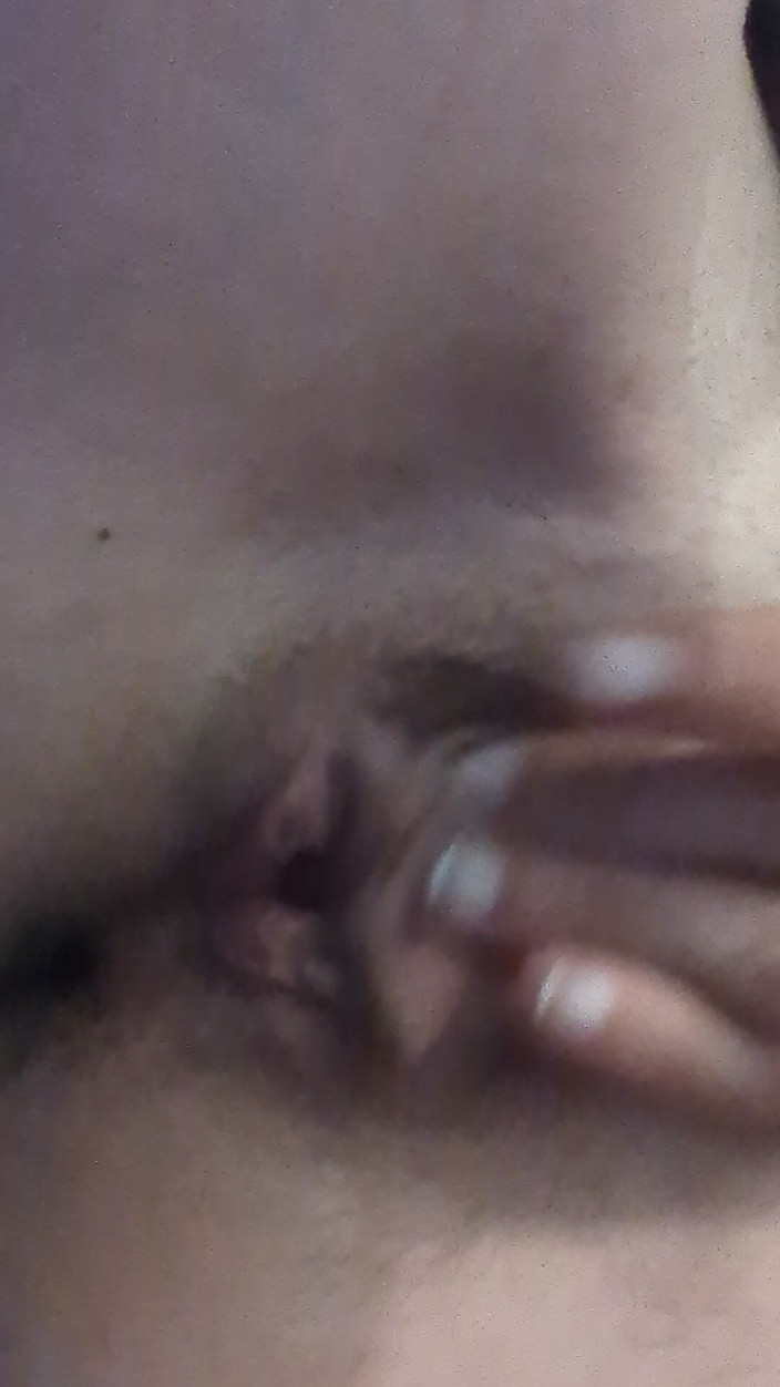 Laneee: Pussy Playing