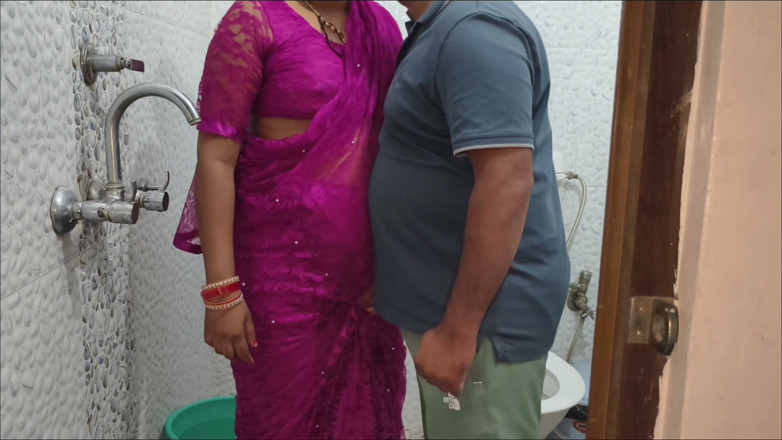 BadMash_Bhabhi: Indian Get Fucked in Her Tight Pussy by Old During...