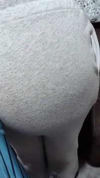 Bílá Dívka Na Mě Třese Zadkem V Teplákách