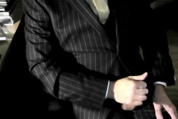 SuitedSub: Bir pinstripe'yi mahvediyor...