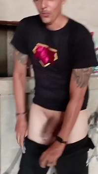 我找到了一个陌生人，我给他口交直到他射精