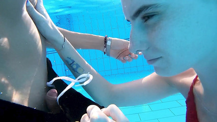 Darcy Dark: Magic Bali'de havuzda ve otelde seks