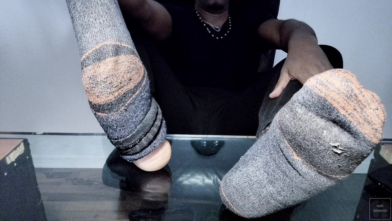 Soft Soleman: 我暴露了我闪亮的男性脚底 （2025）