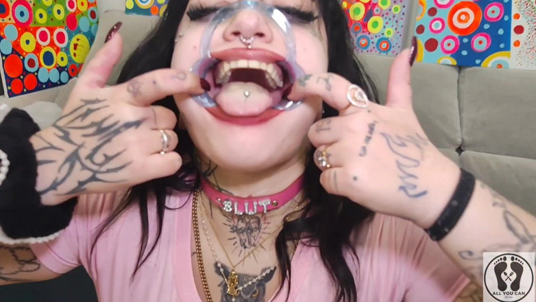 All You Can Fetish: Bimbo Curvy Girl Mouth Tongue Fetish
