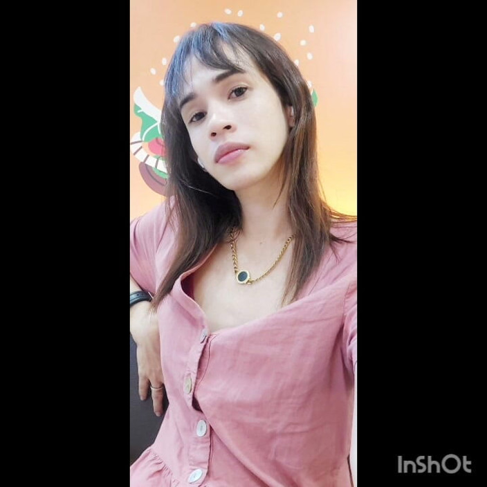 Ivykinky69: Deite-se e deixe Karl fazer seu trabalho
