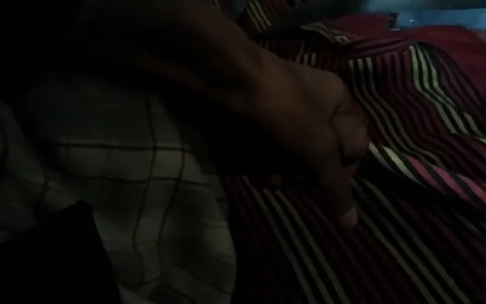 Desimast7: Big Cock Cumshot on Bed_horny Boy