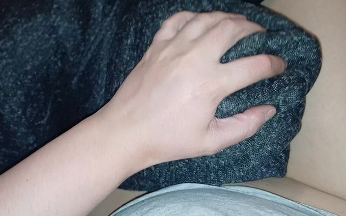 Lesbian-illusion: 두 여친의 침대에서 빠른 섹스