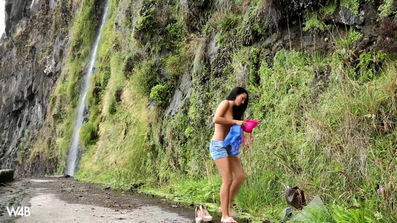 Watch4beauty: Sapphira's Peeing Saga Continues
