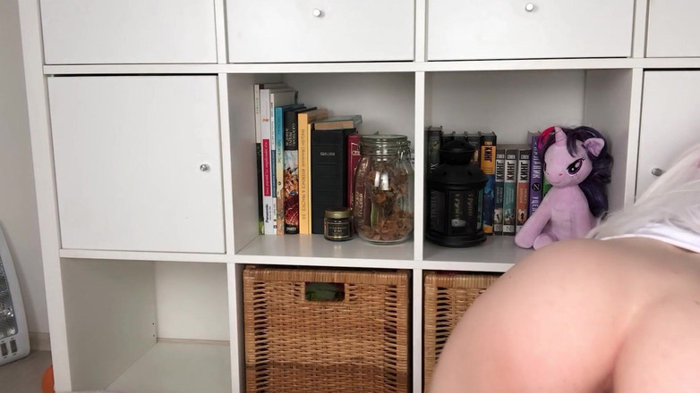 Eva Barbie: Fofa tatuada menina se masturbando