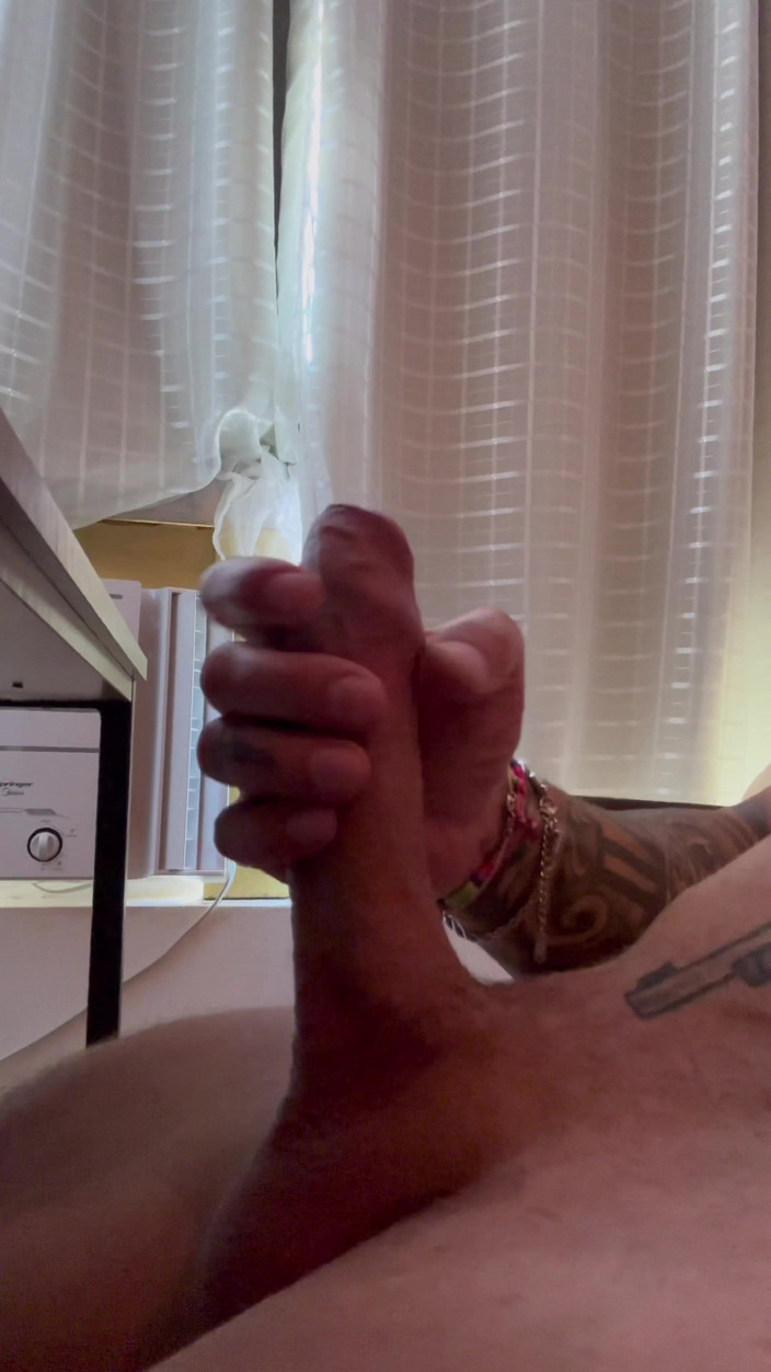 Henrique NSFW1: A veces solo necesitamos una mano de un amigo!