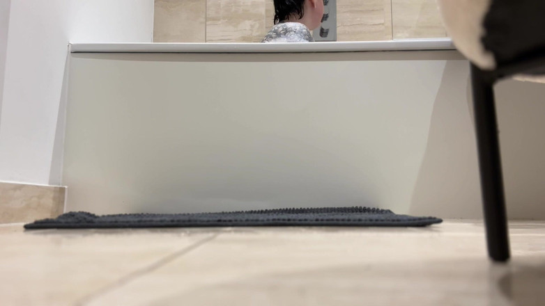 Miss Valentina: Acariciar mi toalla usada