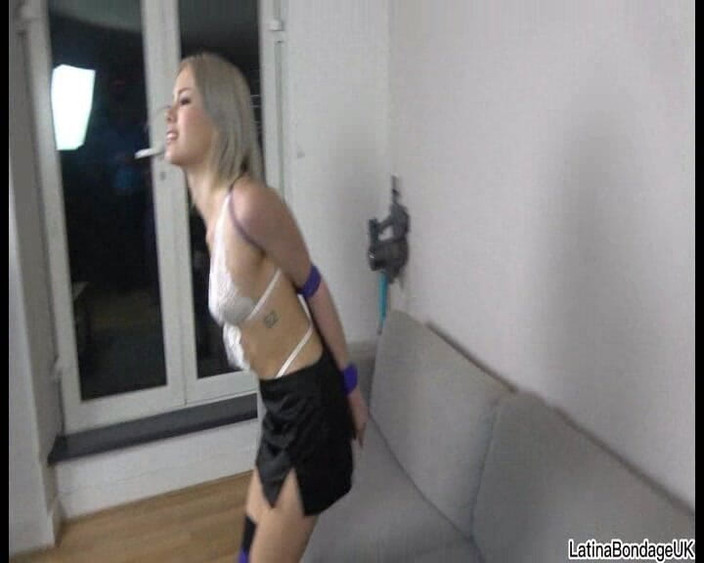 Latina Fetish: Lilly in: College-mädchen wurde gefesselt, Ellenbogen zusammen gezogen und mit...