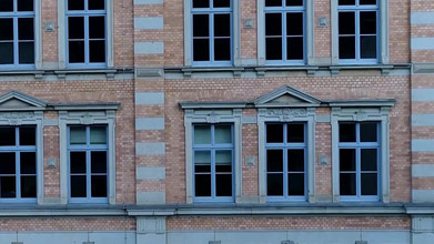 MMV Films and Clips XXX: 複数のスタッドに野性の豊胸ミルフの膣を指で激しく愛撫される