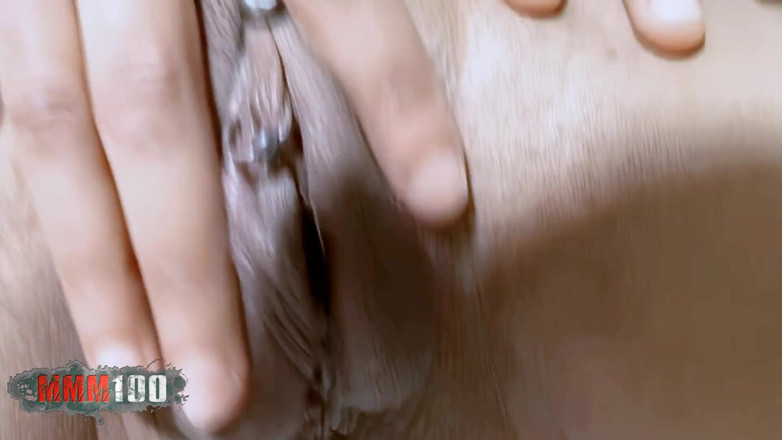 MMM100: Canele: Arabka masturbuje ve své ložnici