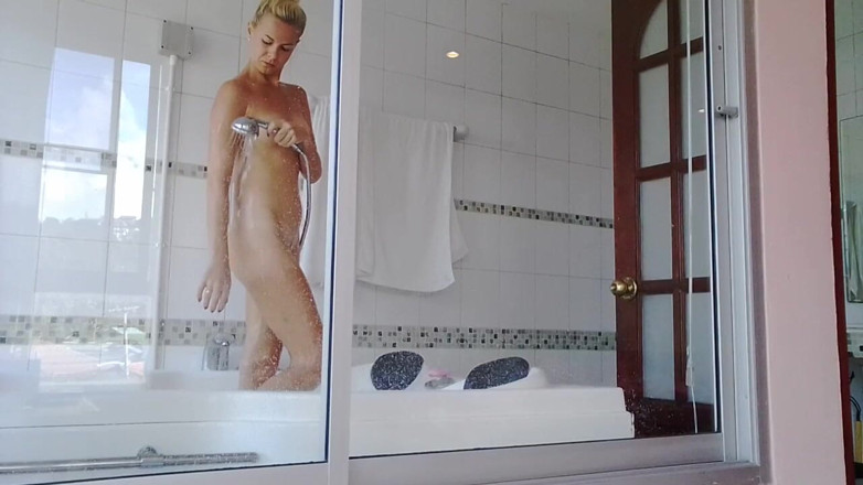 MissAnja_FH: Look at Me at the Bathroom