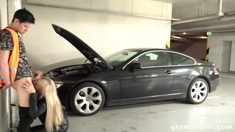 Grandmams: Old and rich leather dressed slut fucks the car repair...