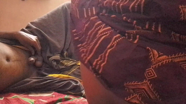 LEGSCOUPLE12: Malayali žena v domácnosti je masírována a stimulována jejím manželem