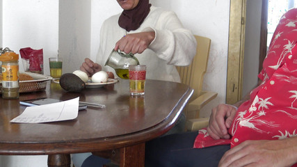 Souzan Halabi: La matrigna musulmana si fa sborrare dopo aver esibito il...