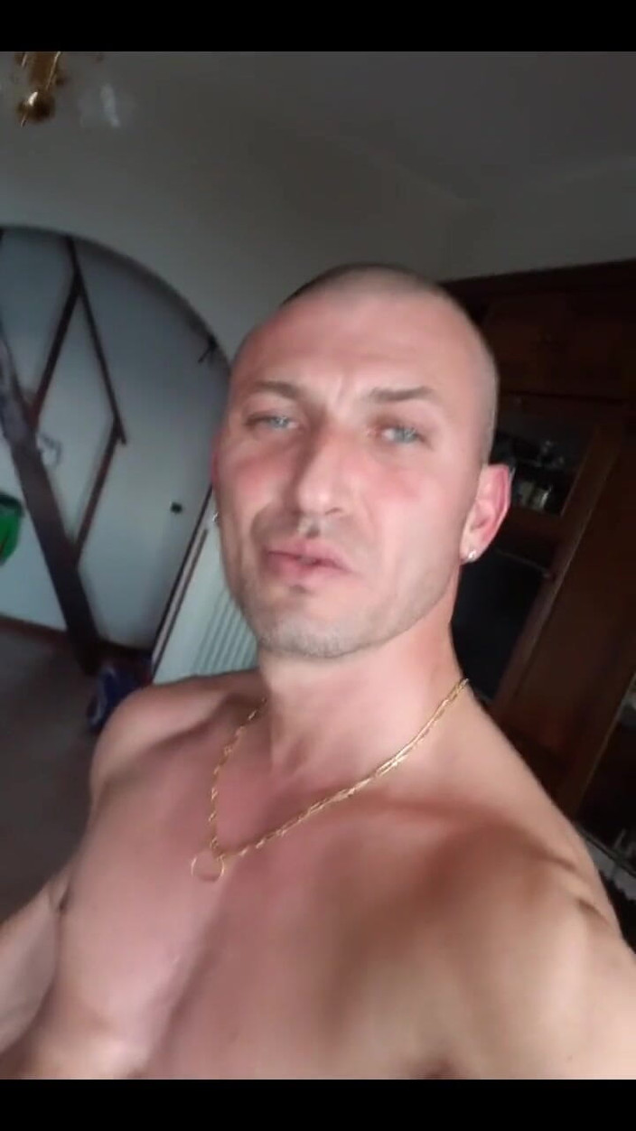 Boy jerking off: Sám doma