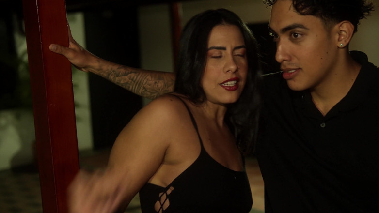 NPNS Club XXX: MILF Caliente Se Sorprende Por La Enorme Polla Monstruosa De...