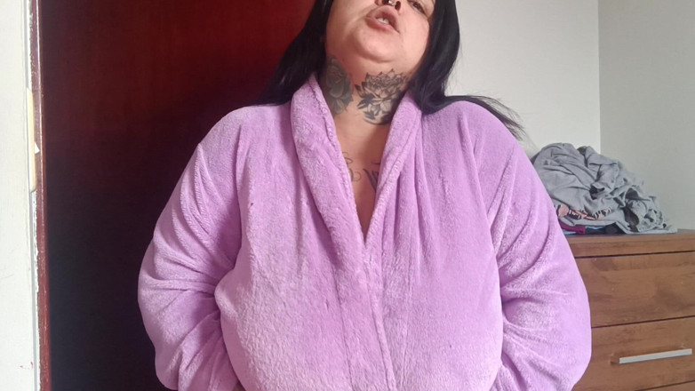 Mary Jhuana: BBW Smoke Fetish: Zmysłowy robe złośliwiec w POV