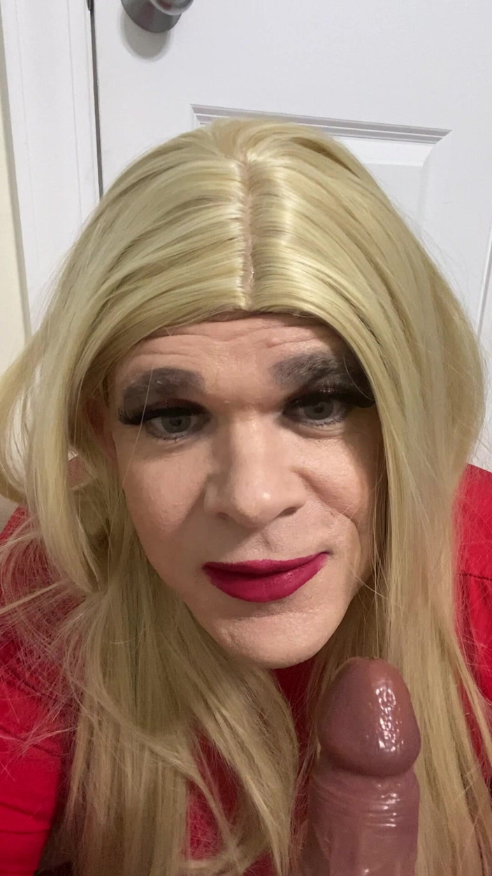 MadisonCD2025: Travestit excitat ejaculează pe un vibrator Hands Free Apoi suge...